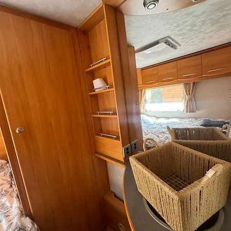 Luxury Beachfront Bungaloo In Kavatsi Kemp *